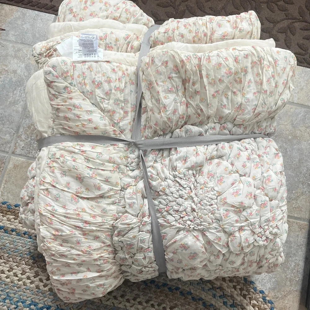 Anthropologie Dahlia Cotton Voile Floral Printed Textured Quilt Size Queen NWT